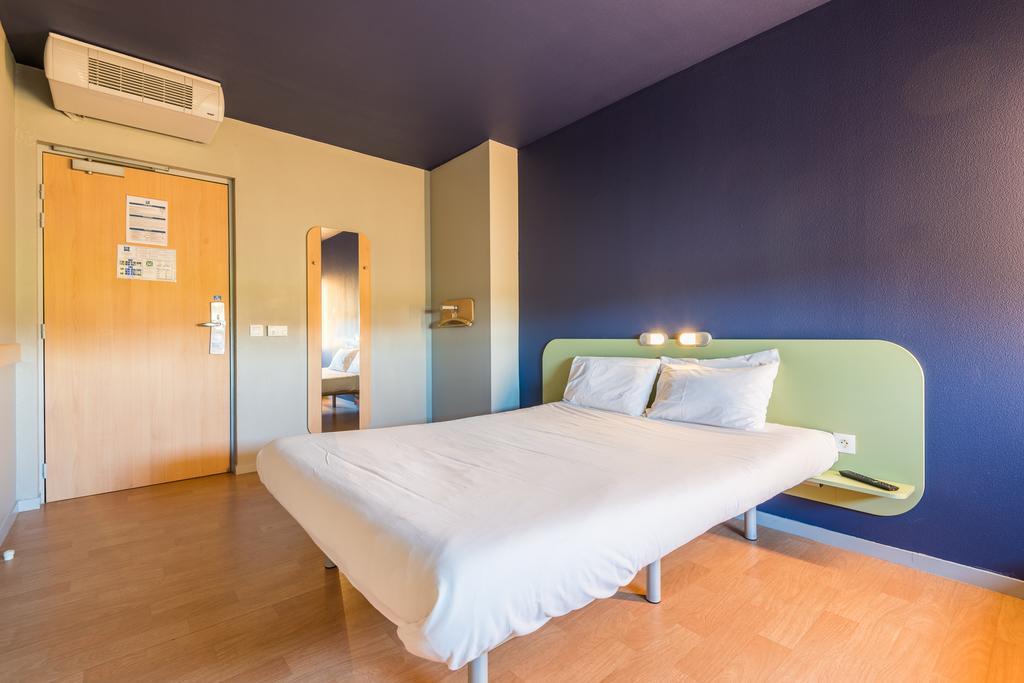 Ibis Budget Amberieu En Bugey/Chateau Gaillard A42 Εξωτερικό φωτογραφία