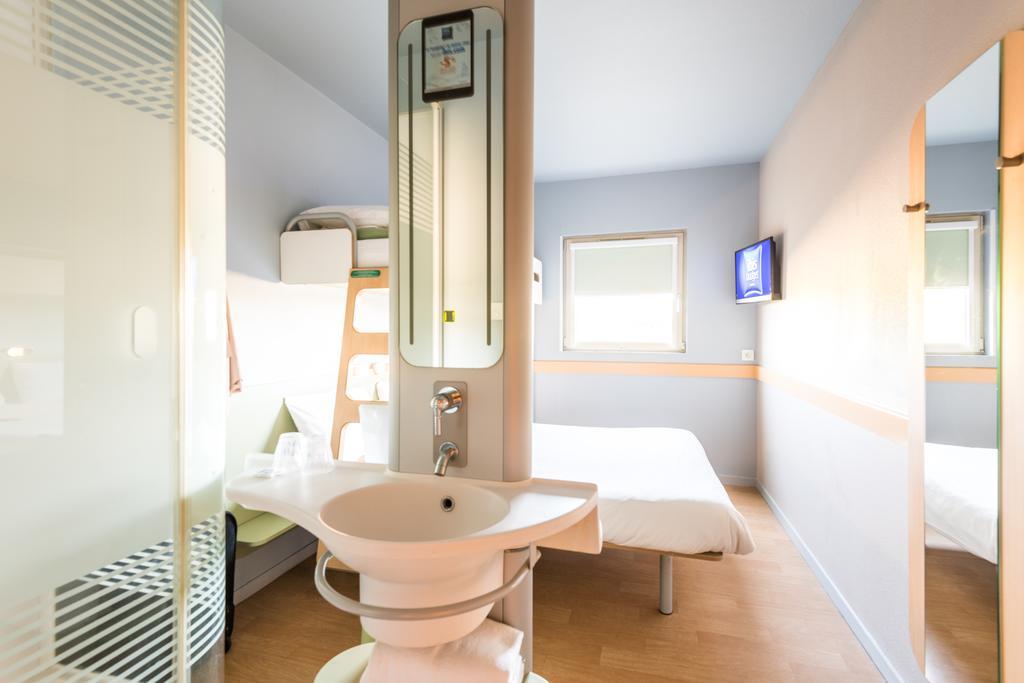 Ibis Budget Amberieu En Bugey/Chateau Gaillard A42 Εξωτερικό φωτογραφία