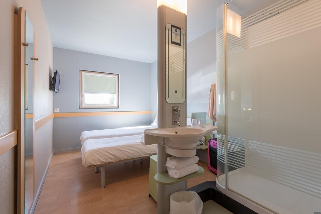 Ibis Budget Amberieu En Bugey/Chateau Gaillard A42 Εξωτερικό φωτογραφία